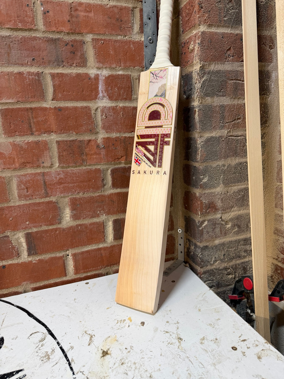 4D Sakura #6J002 Size 6 Grade 1 English willow cricket bat front face