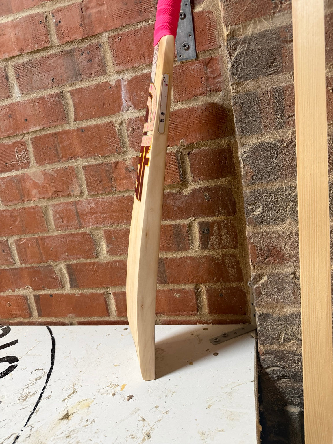 4D Sakura #6J003 Size 6 Grade 2 English willow cricket bat side profile