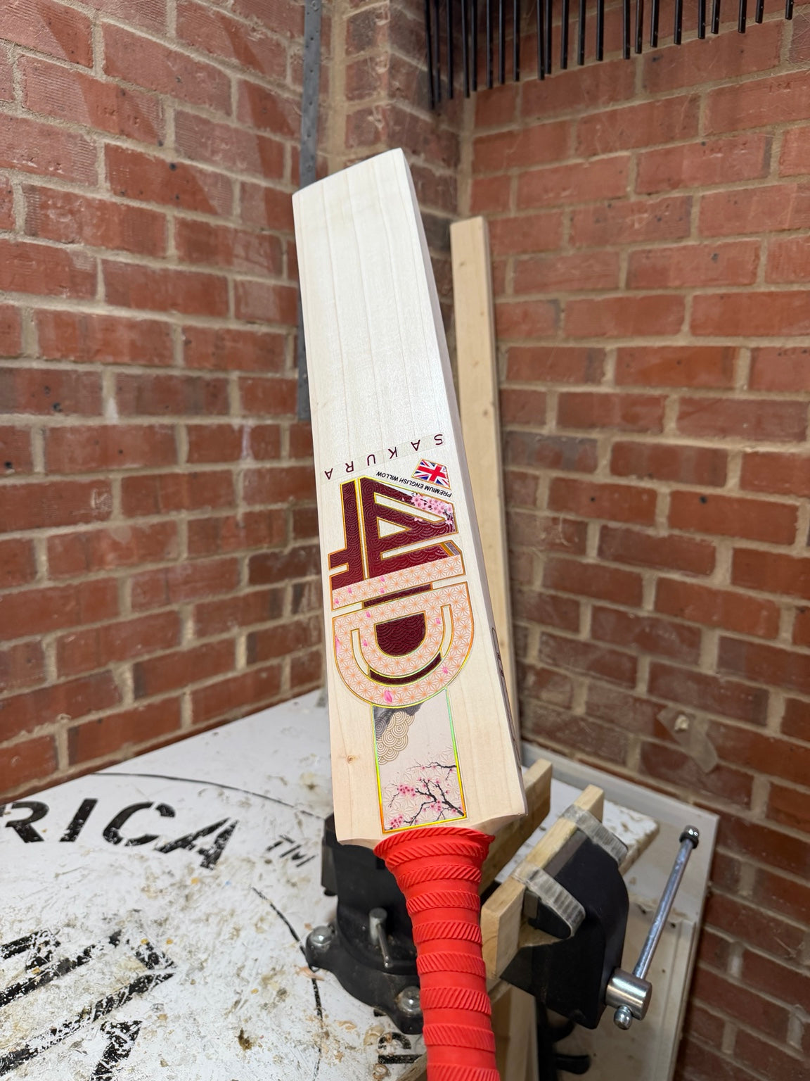 4D Sakura #HJ002 Harrow Grade 2 English willow cricket bat front angle
