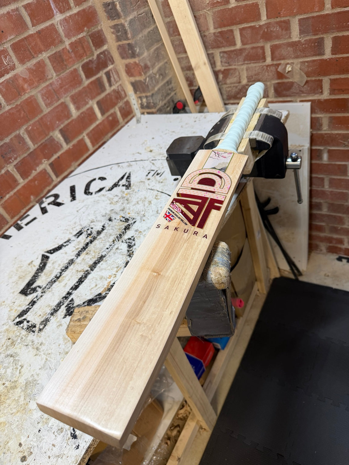 4D Sakura #HJ003 Harrow Grade 2 English willow cricket bat face angle