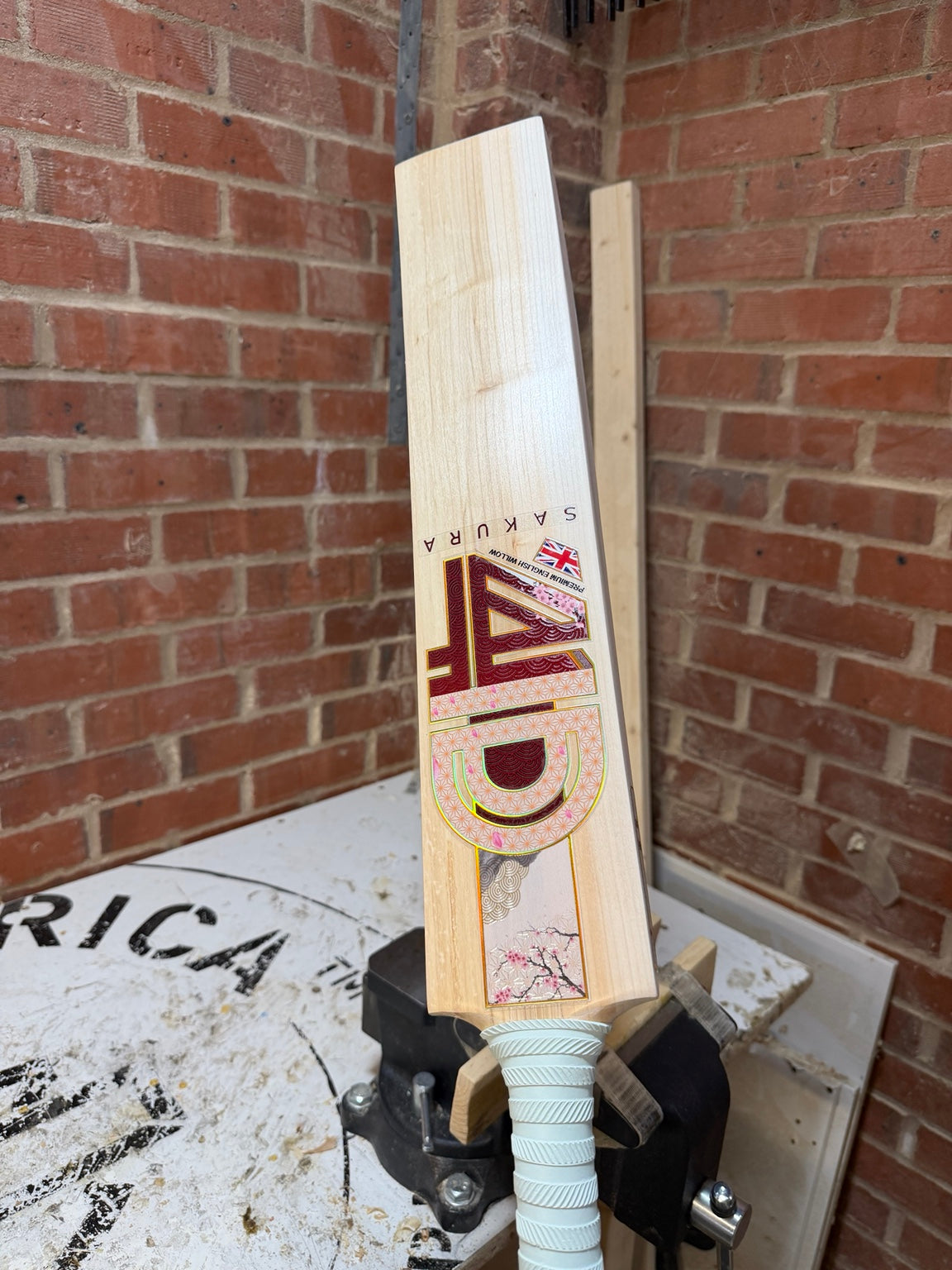 4D Sakura #HJ003 Harrow Grade 2 English willow cricket bat front angle